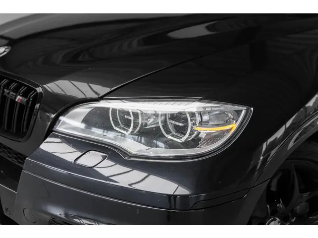 BMW X5 4.4i M 556 PK Akrapovic Full Option 2012 Benzine 8