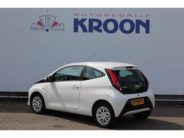 Toyota Aygo 1.0 VVT-i x-play 2019 Benzine 3