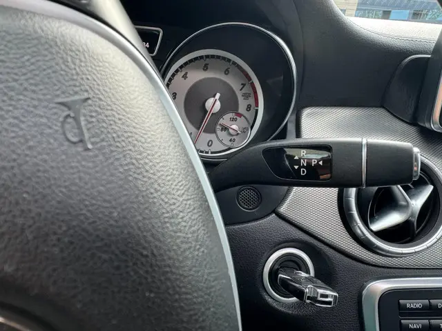 Mercedes-Benz CLA 200 Prestige PANO AUT!! 2013 Benzine 19