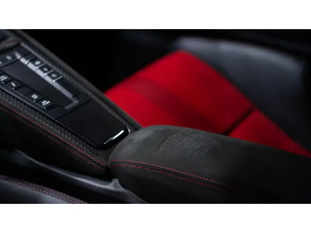 Porsche 718 Spyder RS 2024 Benzine 78