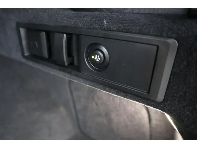 BMW 3 Serie Touring 318i 2024 Benzine 14