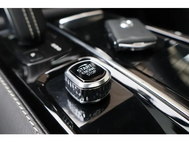 Volvo V60 T6 Recharge AWD R-Design 2022 Hybride Benzine 43