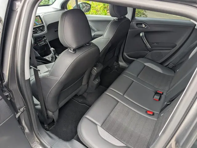 Peugeot 2008 1.2 PureTech Allure 2018 Benzine 22