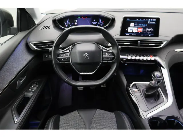 Peugeot 5008 1.2 PureTech Allure 2017 Benzine 2