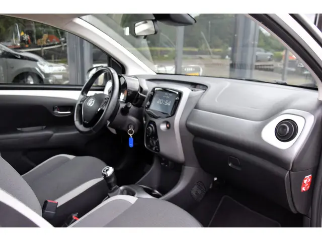 Toyota Aygo 1.0 VVT-i x Carplay Navigatie 2021 Benzine 21