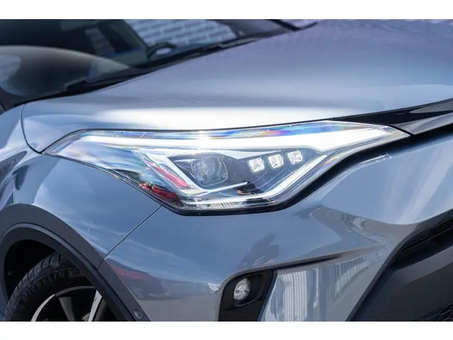 Toyota C-HR 2.0 Hybrid Bi-Tone 2020 Hybride Benzine 11