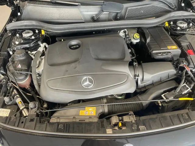 Mercedes-Benz GLA 200 Ambition 2016 Benzine 12