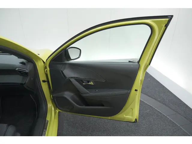 Peugeot 208 Hybrid 136 e-DCS6 GT 2024 Hybride Benzine 64