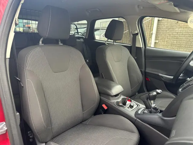 Ford Focus Wagon 1.0 EcoBoost Titanium 2013 Benzine 36