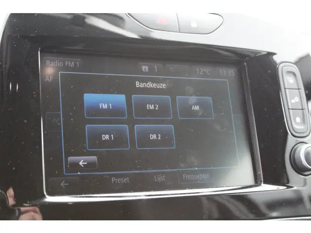 Renault Clio 1.2 TCe Intens 2017 Benzine 30