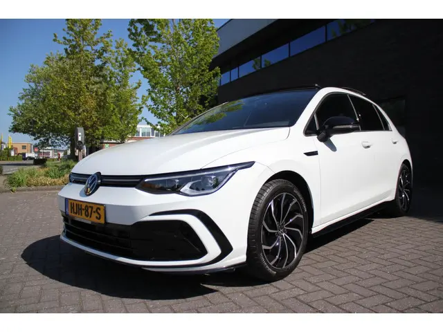 Volkswagen Golf 1.5 eTSI R-Line 2024 Benzine 4