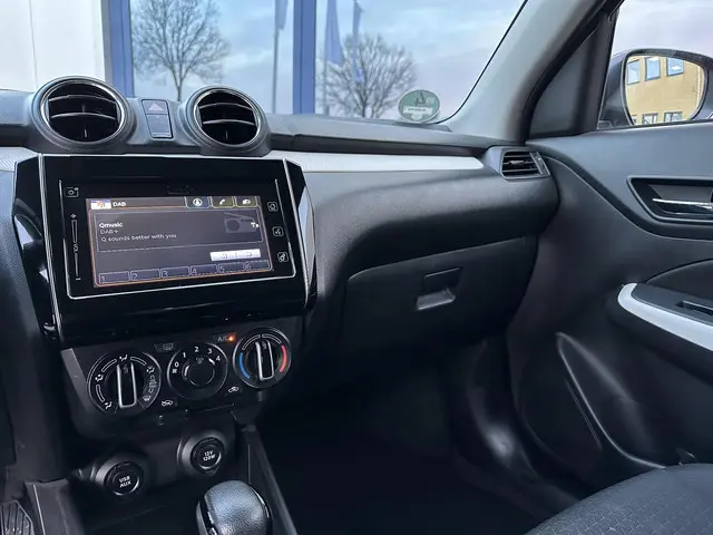 Suzuki Swift 1.2 SPORT Smart Hybrid 2020 Benzine 37