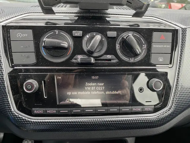 Volkswagen up! 1.0 BMT move up! 2019 Benzine 15