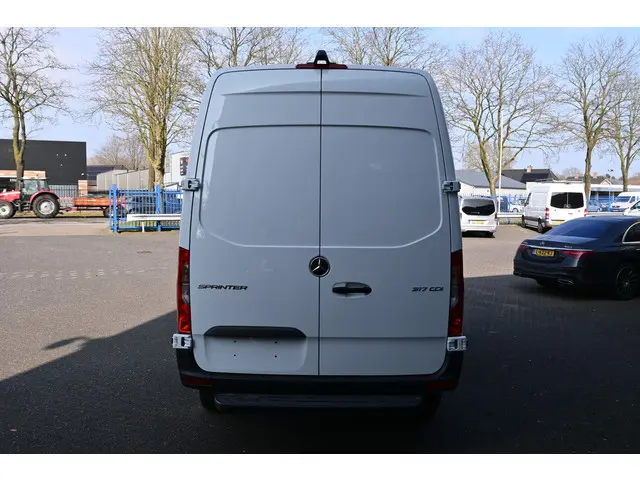 Mercedes-Benz Sprinter 317 CDI L2H2 2024 Diesel 12