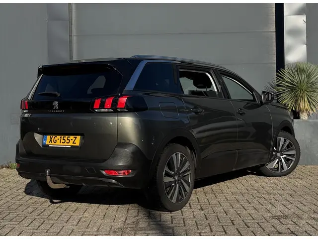 Peugeot 5008 1.2 PureTech/ Navi/PDC/AUT/7-Zits 2019 Benzine 12