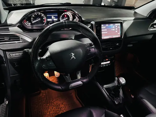 Peugeot 208 1.2 PureTech GT-Line 2019 Benzine 26