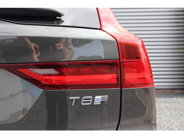 Volvo V90 2.0 T8 AWD R-Design 2019 Hybride Benzine 19