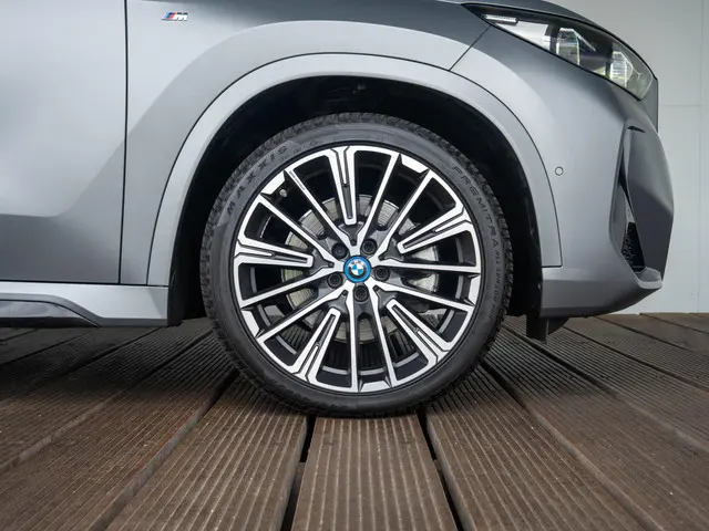 BMW X1 xDrive30e 2024 Hybride Benzine 6