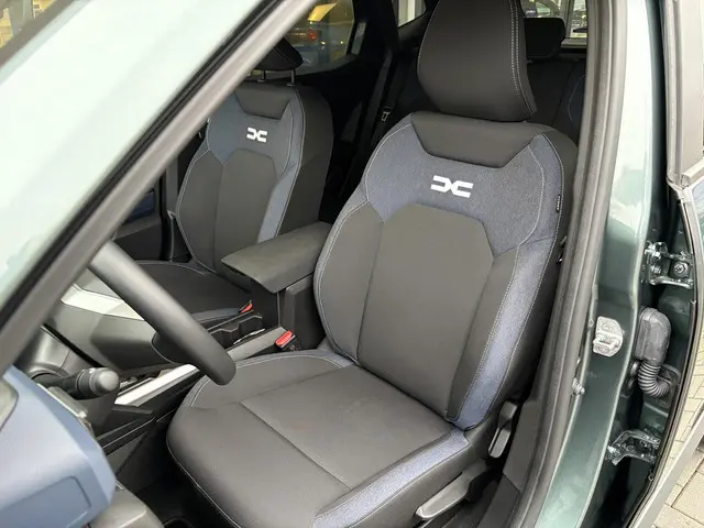 Dacia Duster 1.6 Hybrid Journey 2025 Hybride Benzine 11