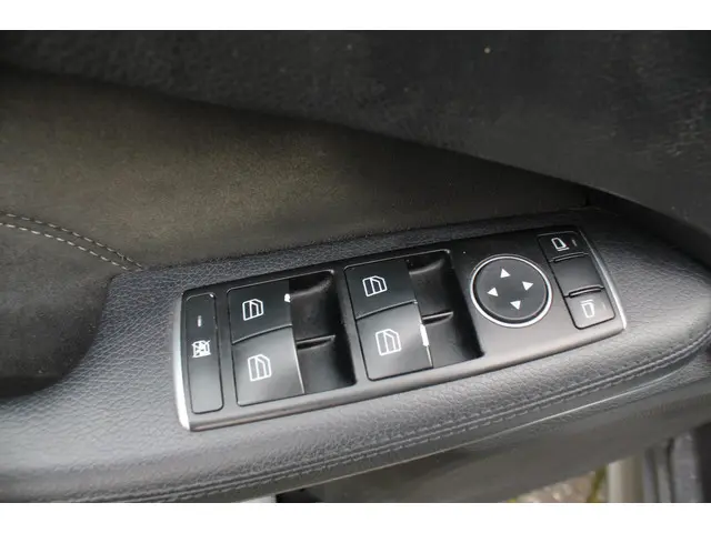 Mercedes-Benz E-Klasse 200 Edition AMG 2015 Benzine 13