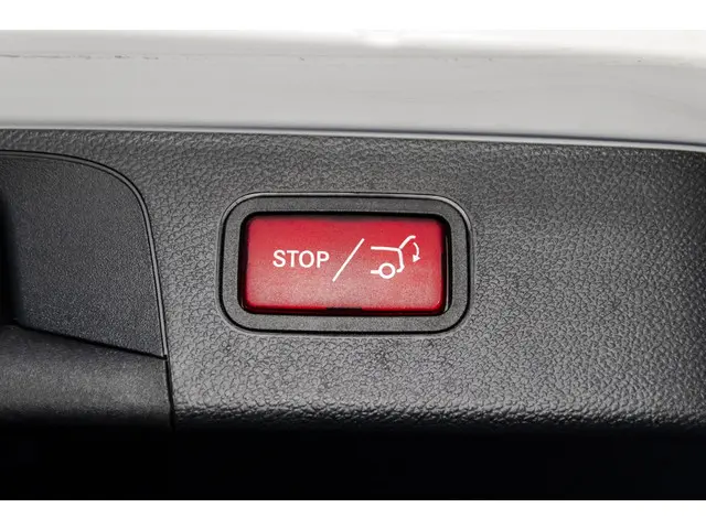 Mercedes-Benz GLC 300e 4MATIC 2021 Hybride Benzine 38