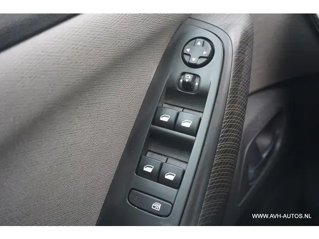 Citroën C4 Picasso 1.2 PureTech Intensive 2016 Benzine 17