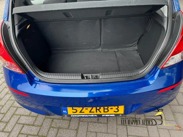 Hyundai i20 1.2i First Edition / APK 10-2026 2013 Benzine 9