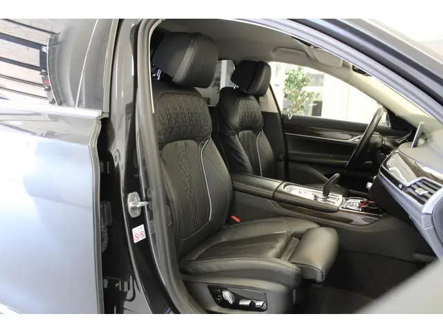 BMW 7 Serie 745e High Executive 2022 Hybride Benzine 24