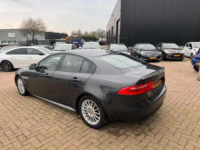 Jaguar XE 2.0 D Portfolio 2016 Diesel 4
