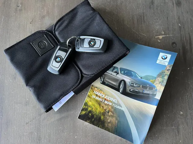 BMW 3 Serie Touring 318i Luxury Edition 2018 Benzine 22