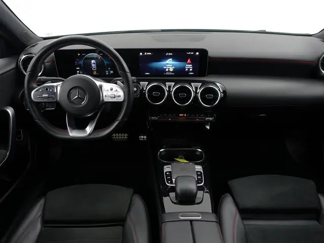 Mercedes-Benz A-Klasse 200 AMG Prestige Aut- 2019 Benzine 8