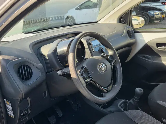 Toyota Aygo 1.0 VVT-i x-fun | 54178km | Airco 2020 Benzine 7