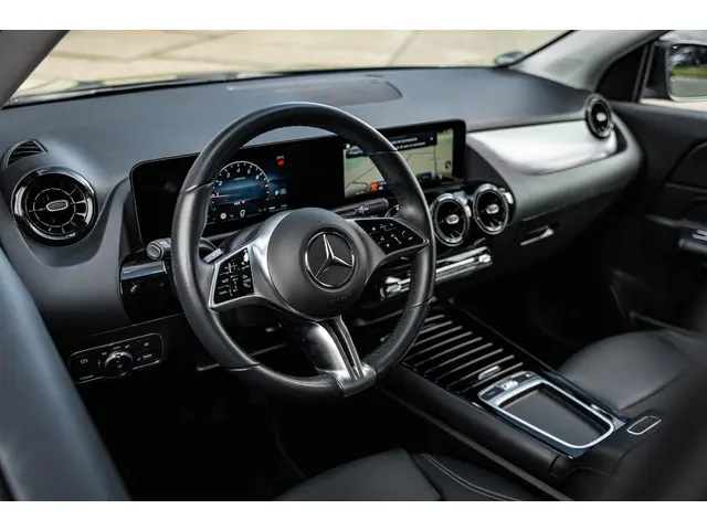 Mercedes-Benz GLA 180 Business Line 2023 Benzine 10
