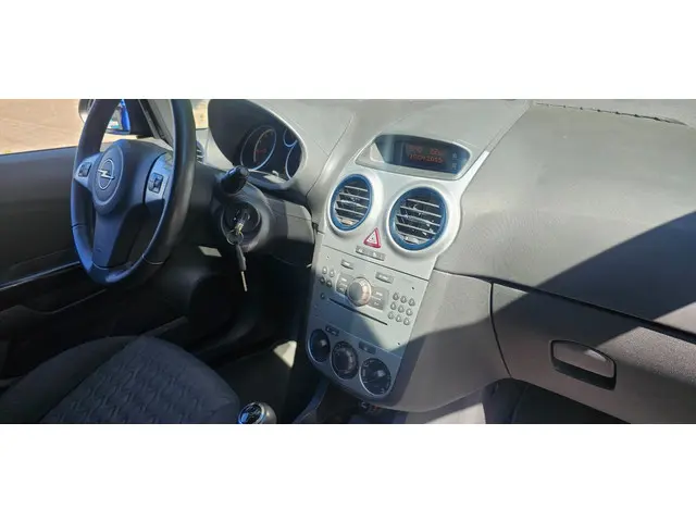 Opel Corsa 1.2-16V Berlin 2013 Benzine 14