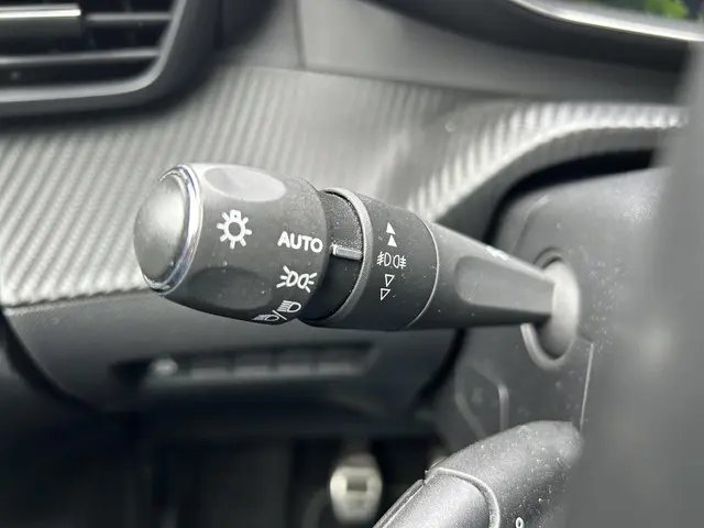 Peugeot 2008 1.2 Turbo 130 PK GT-Line 2020 Benzine 36