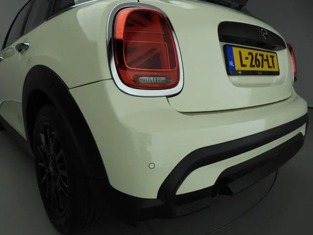 MINI 5-Deurs One 2021 Benzine 34