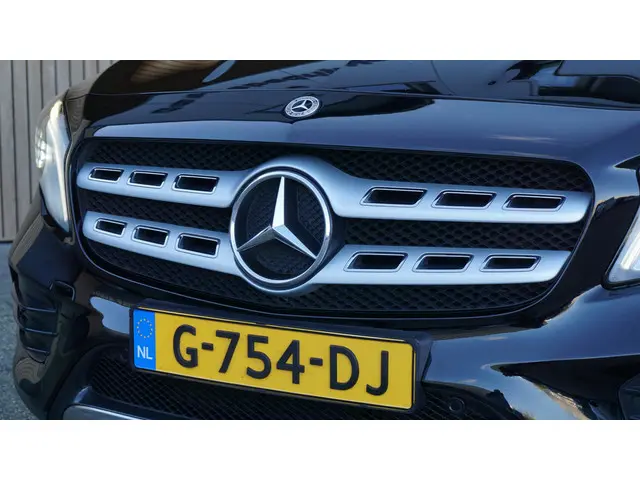 Mercedes-Benz GLA 180 122pk 2x AMG-Line 2019 Benzine 54