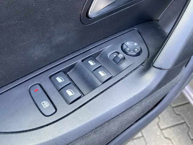 Peugeot e-2008 EV Active Pack 50 kWh 2020 Elektrisch 17