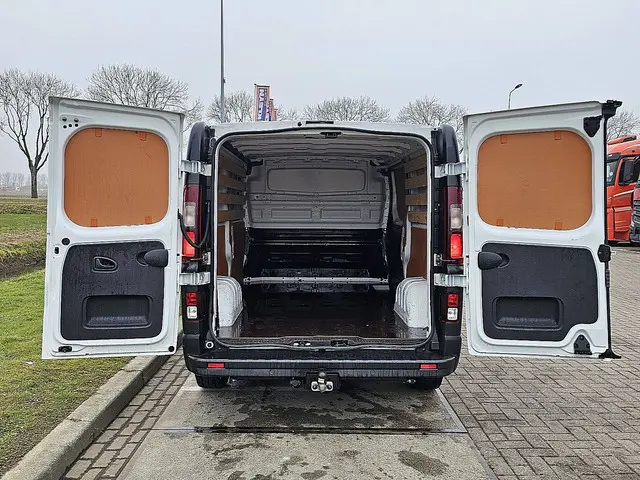 Renault Trafic 2.0 DCI 2023 Diesel 13