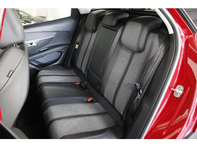 Peugeot 3008 1.2 PureTech GT Line. 2017 Benzine 6