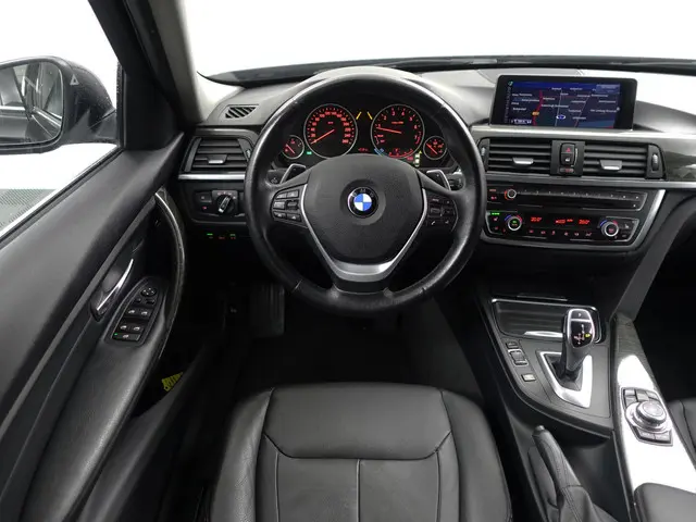 BMW 3 Serie 320i M Sport Aut- 2012 Benzine 6