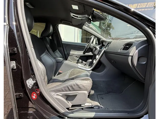 Volvo V60 1.5 T3 R-Design Aut. 2017 Benzine 27