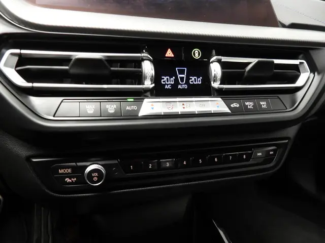 BMW 1 Serie 5-deurs 118i 2020 Benzine 14