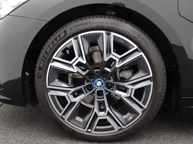 BMW 5 Serie Sedan 530e 2024 Hybride Benzine 8