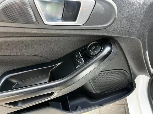 Ford Fiesta 1.0 White Edition 2015 Benzine 13