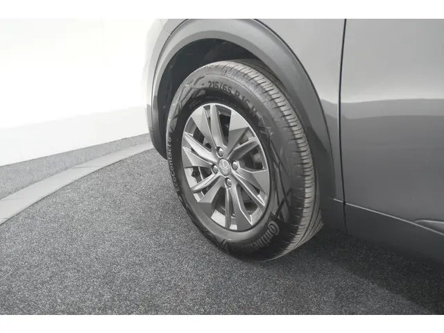 Peugeot 2008 PureTech 130 Active 2023 Benzine 18