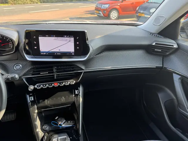 Peugeot 2008 1.2 PureTech Allure Pack 2022 Benzine 24