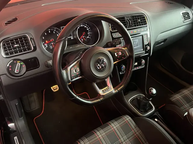 Volkswagen Polo 1.8 TSI GTI 2015 Benzine 3