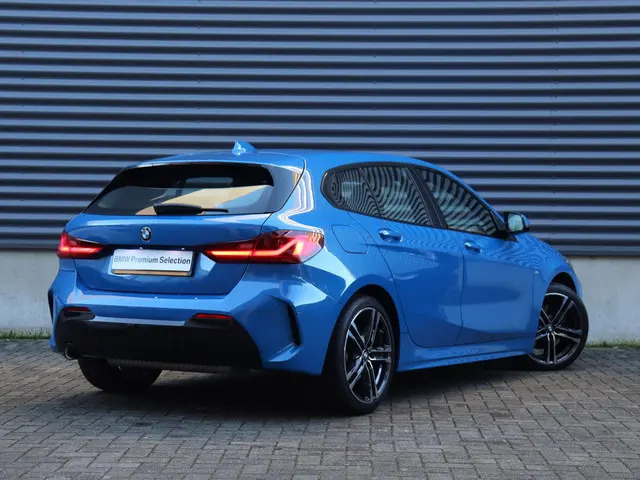 BMW 1 Serie 118i 2022 Benzine 2