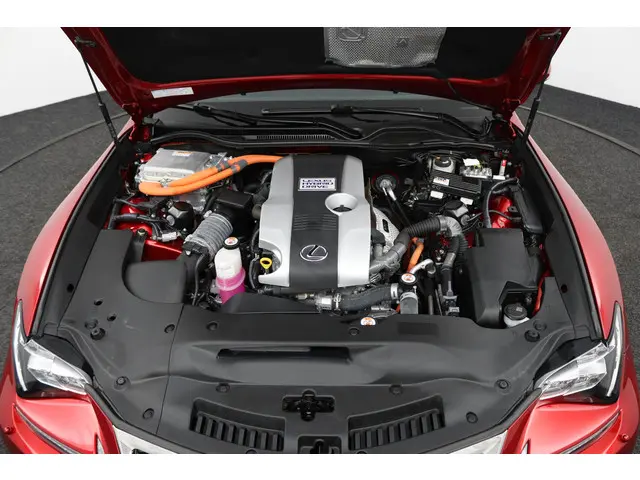 Lexus RC 300h F SPORT Line 2018 Hybride Benzine 32